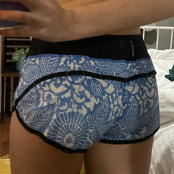 Lululemon blue and white shorts - Picture 2 of 3